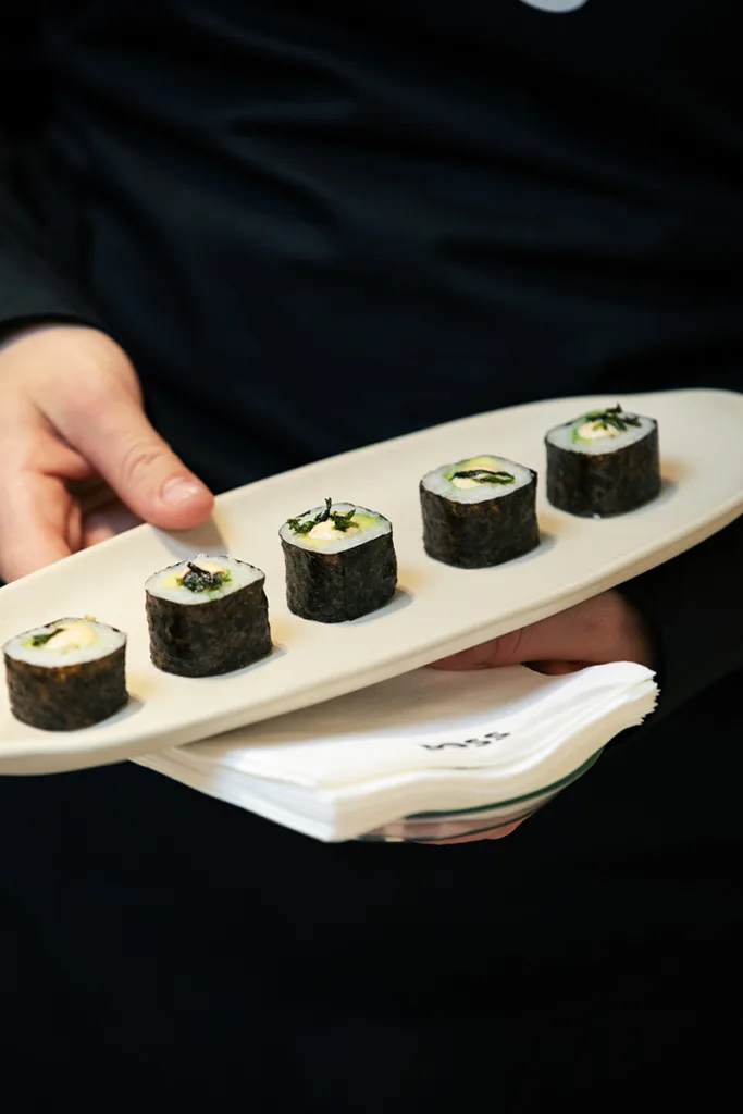 maki-sushi-catering-gourmet-detalle Detalle de maki de sushi en un catering gourmet