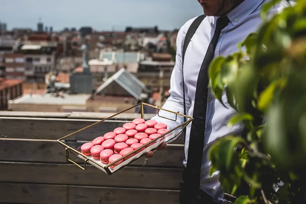 bandeja-macarons-rosa-evento-terraza svg+xml;charset=utf