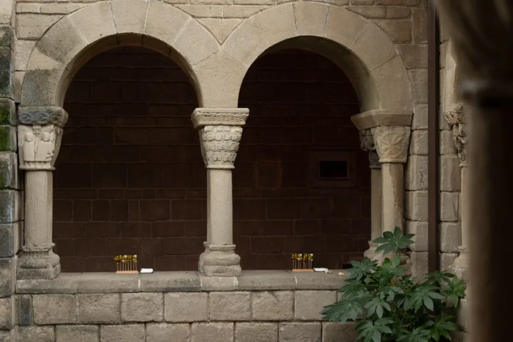 historic-cloister-event-venue-arches svg+xml;charset=utf
