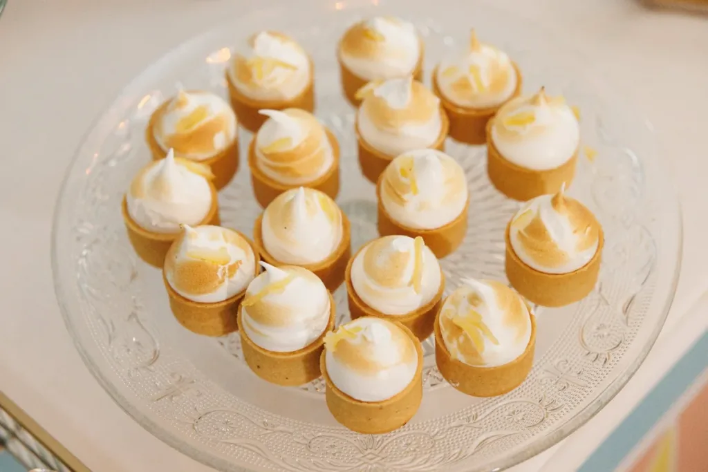mini-tartaletas-merengue-limon-bautizo svg+xml;charset=utf