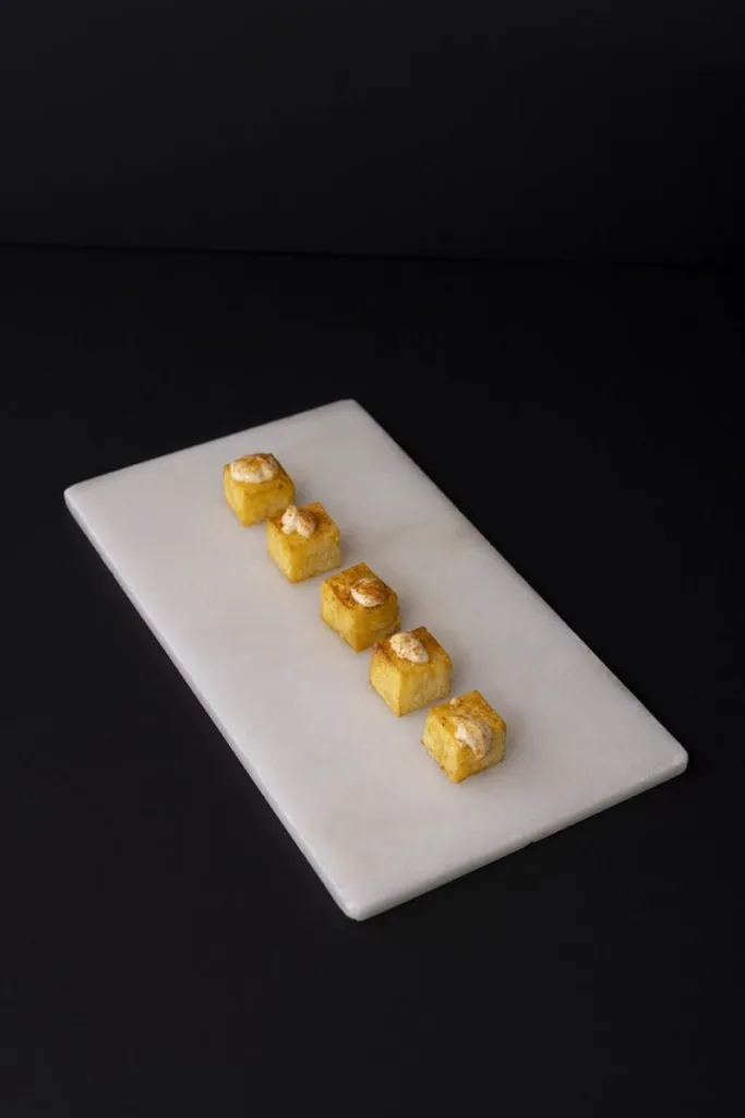 monxos-catering-barcelona-aperitiu-patata-brava Aperitiu inspirat en la patata brava