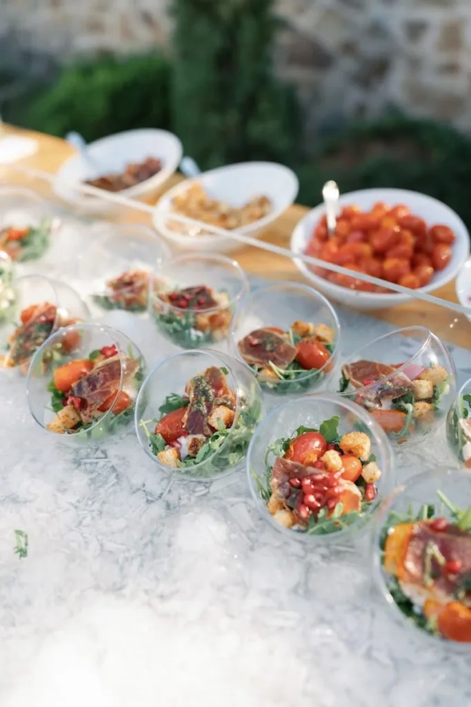 monxos-catering-barcelona-aperitius-amanida-gotets Aperitius d'amanida servits en gotets