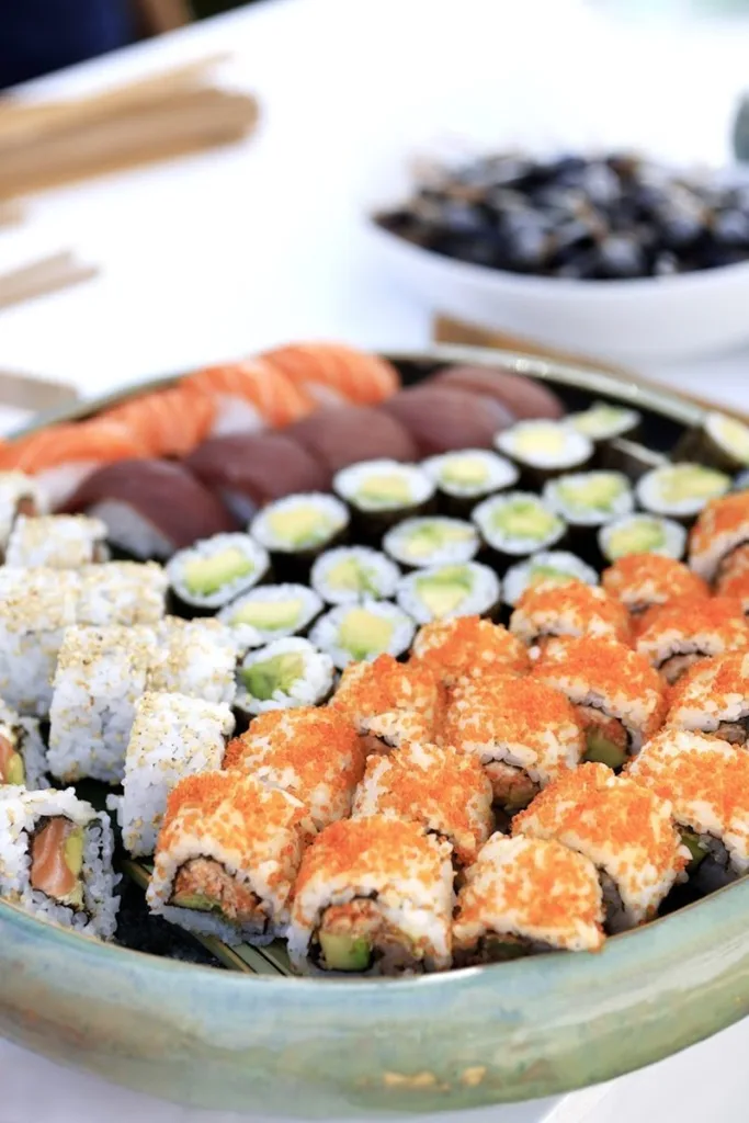 monxos-catering-barcelona-safata-sushi-esdeveniment Safata de sushi servida en un esdeveniment