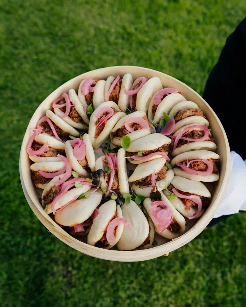 monxos-catering-barcelona-baos-catering-esdeveniment Baos servits en un esdeveniment