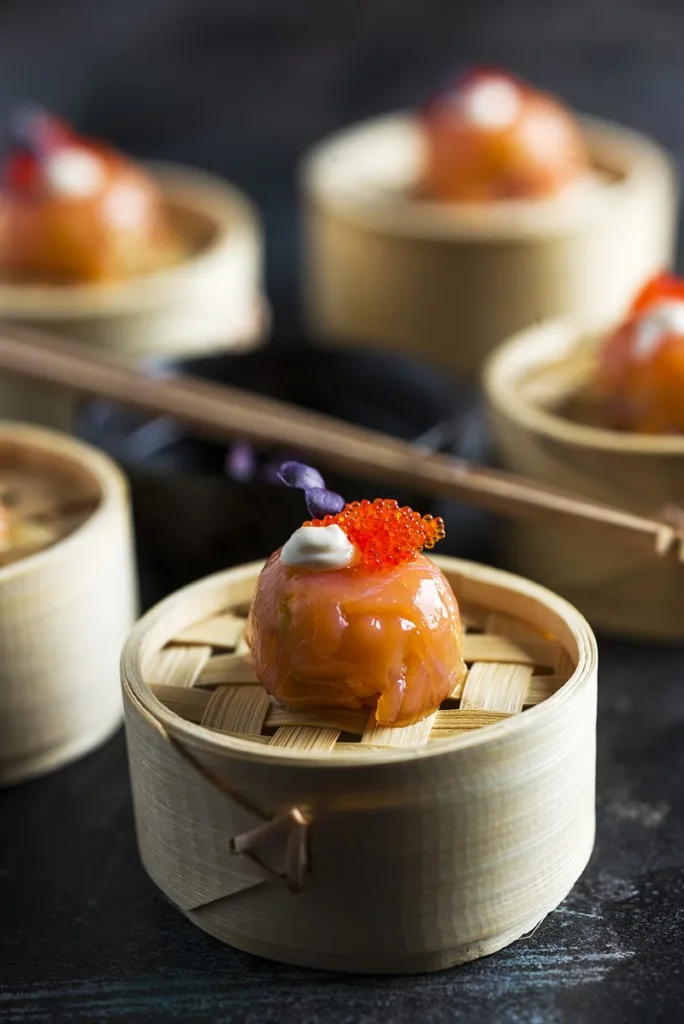monxos-catering-barcelona-bocat-salmon-ous Mos de salmó amb ous de peix