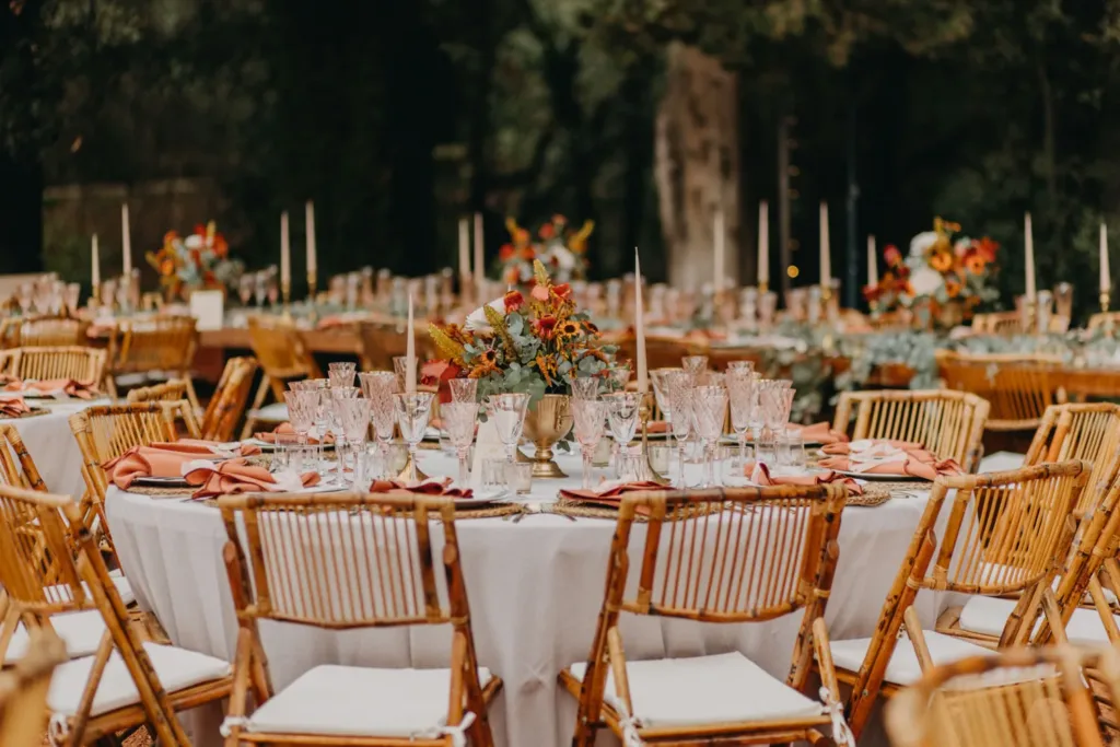 monchos-catering-boda-jardin-mesa-decoracion-floral svg+xml;charset=utf