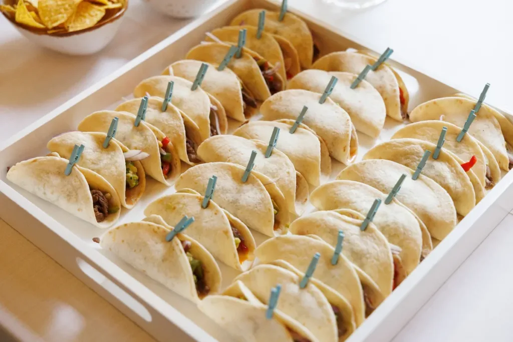 tacos-mini-catering-bautizo svg+xml;charset=utf